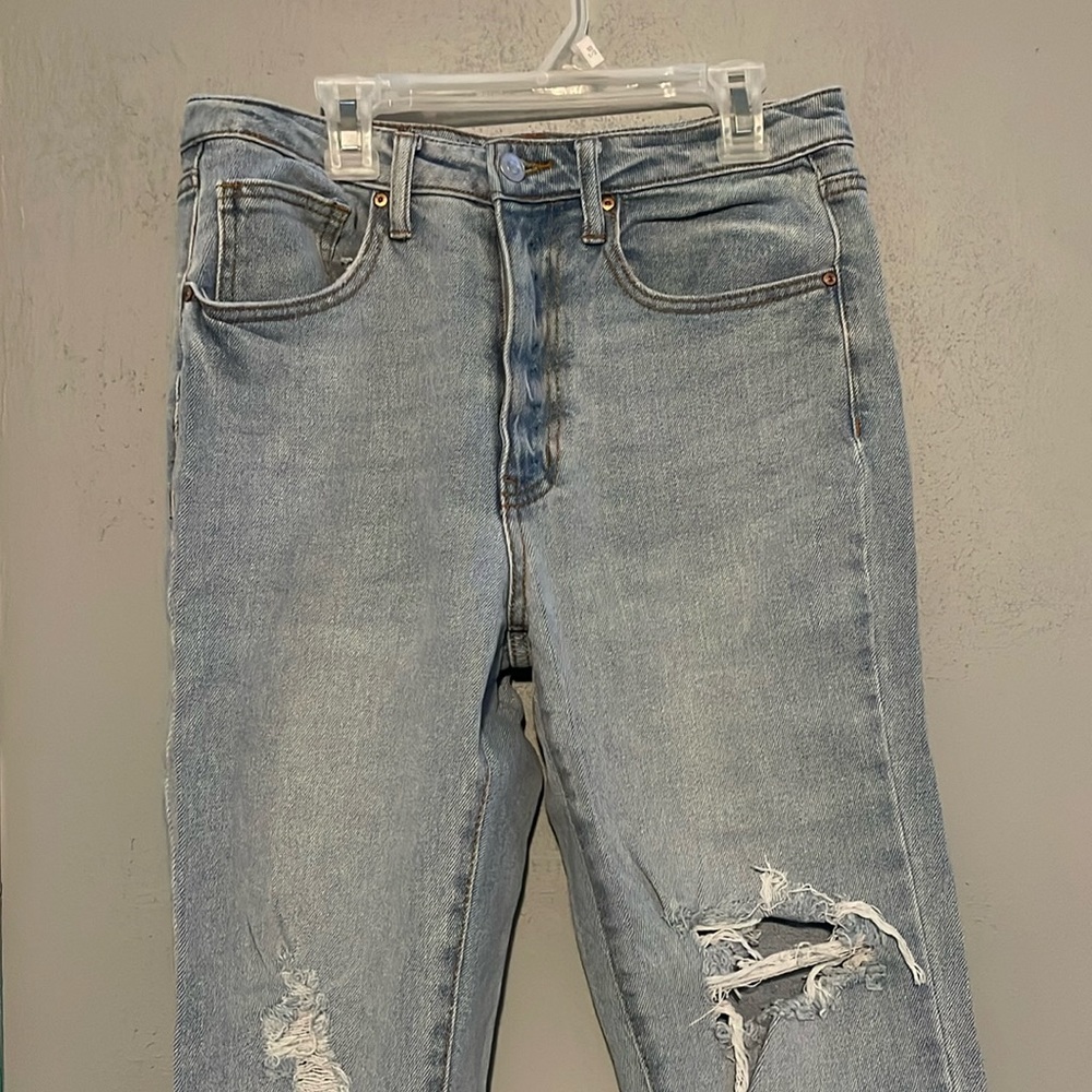Juniors ripped jeans